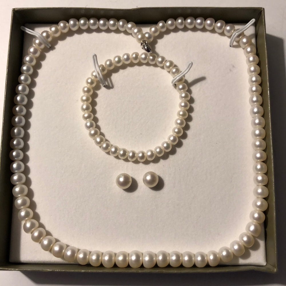 HONORA Pearl Necklace Bracelet & Earring Set